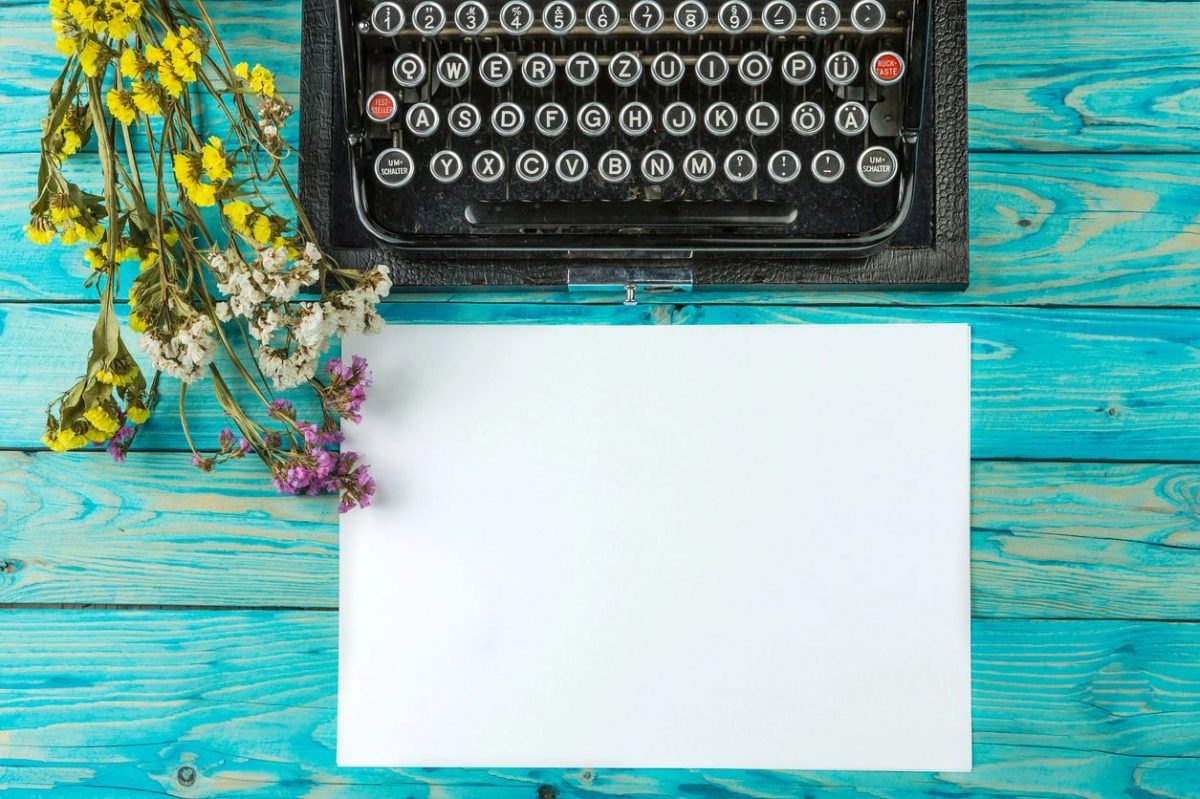 Notes and typewriter like those of DC widow blog writer Marjorie Brimley